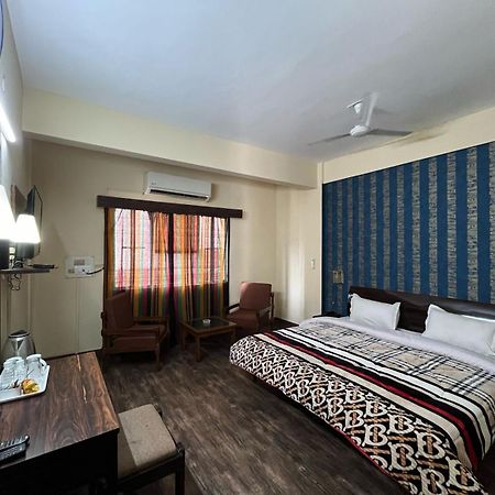 Gautam Hotel Varanasi Exterior foto