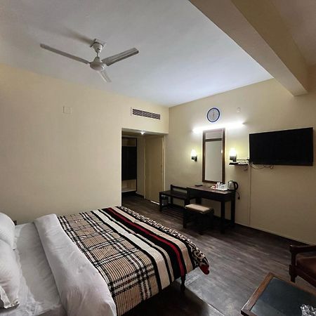 Gautam Hotel Varanasi Exterior foto