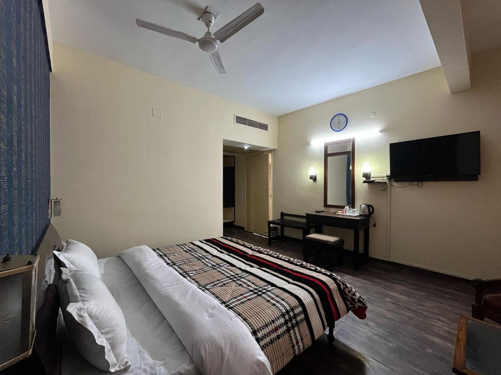 Gautam Hotel Varanasi Exterior foto