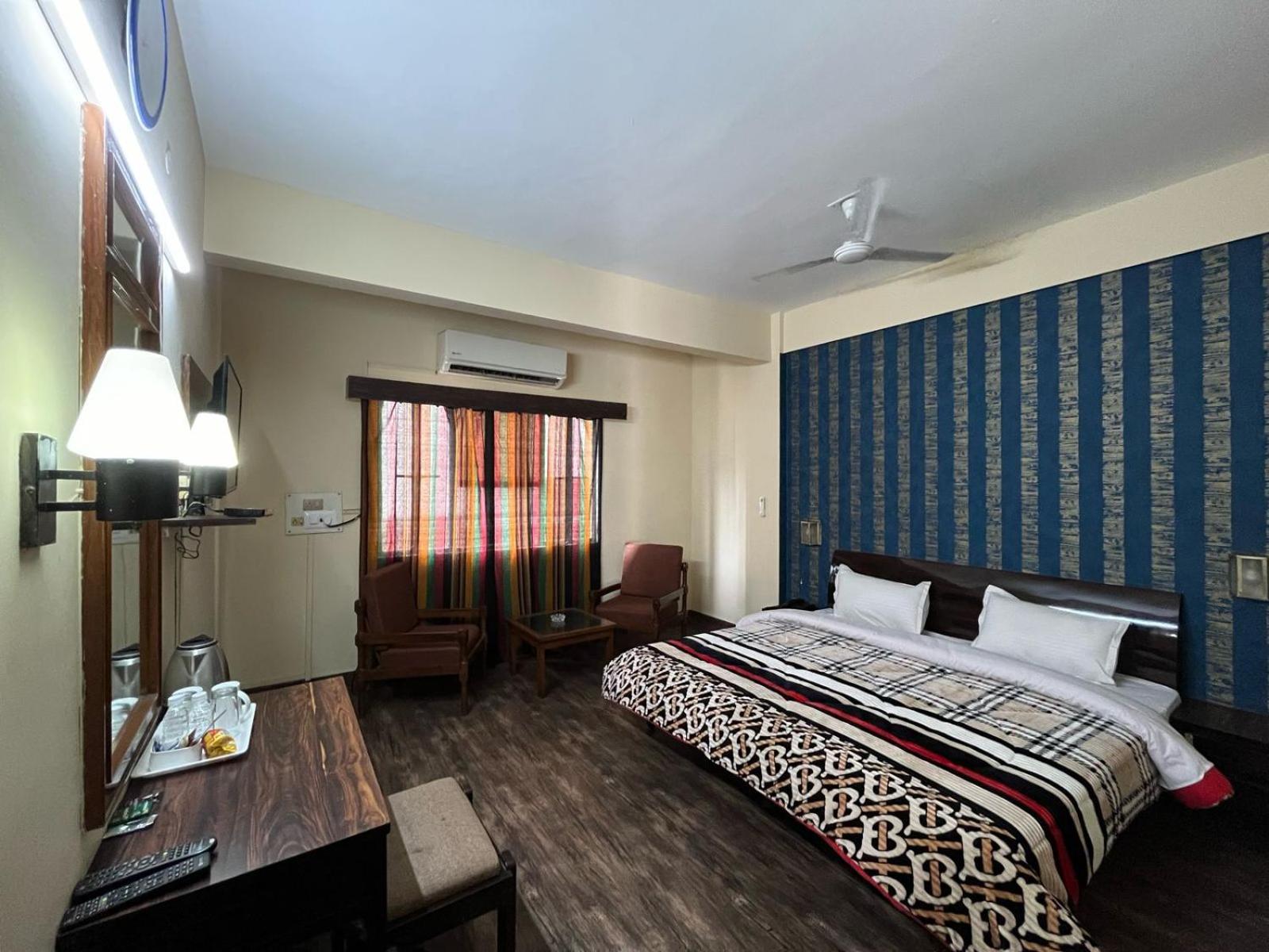 Gautam Hotel Varanasi Exterior foto