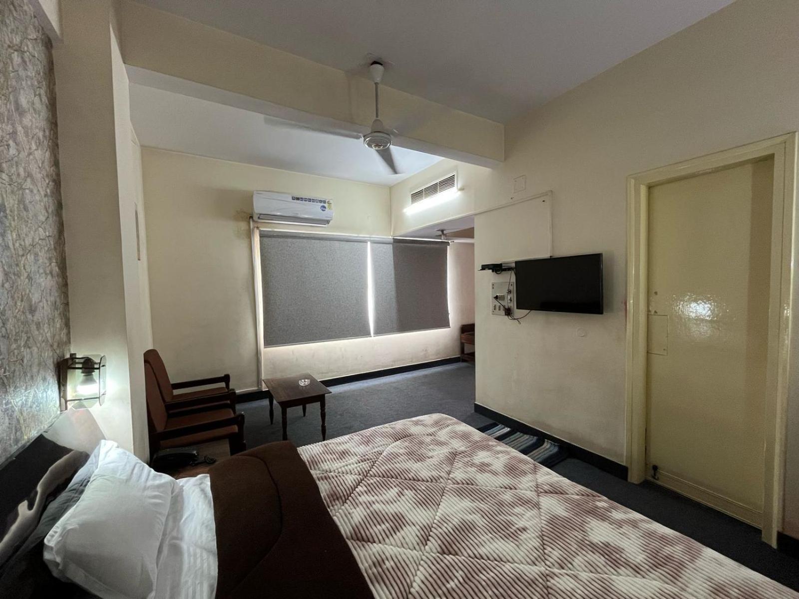Gautam Hotel Varanasi Exterior foto