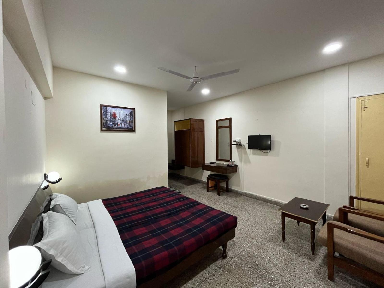 Gautam Hotel Varanasi Exterior foto