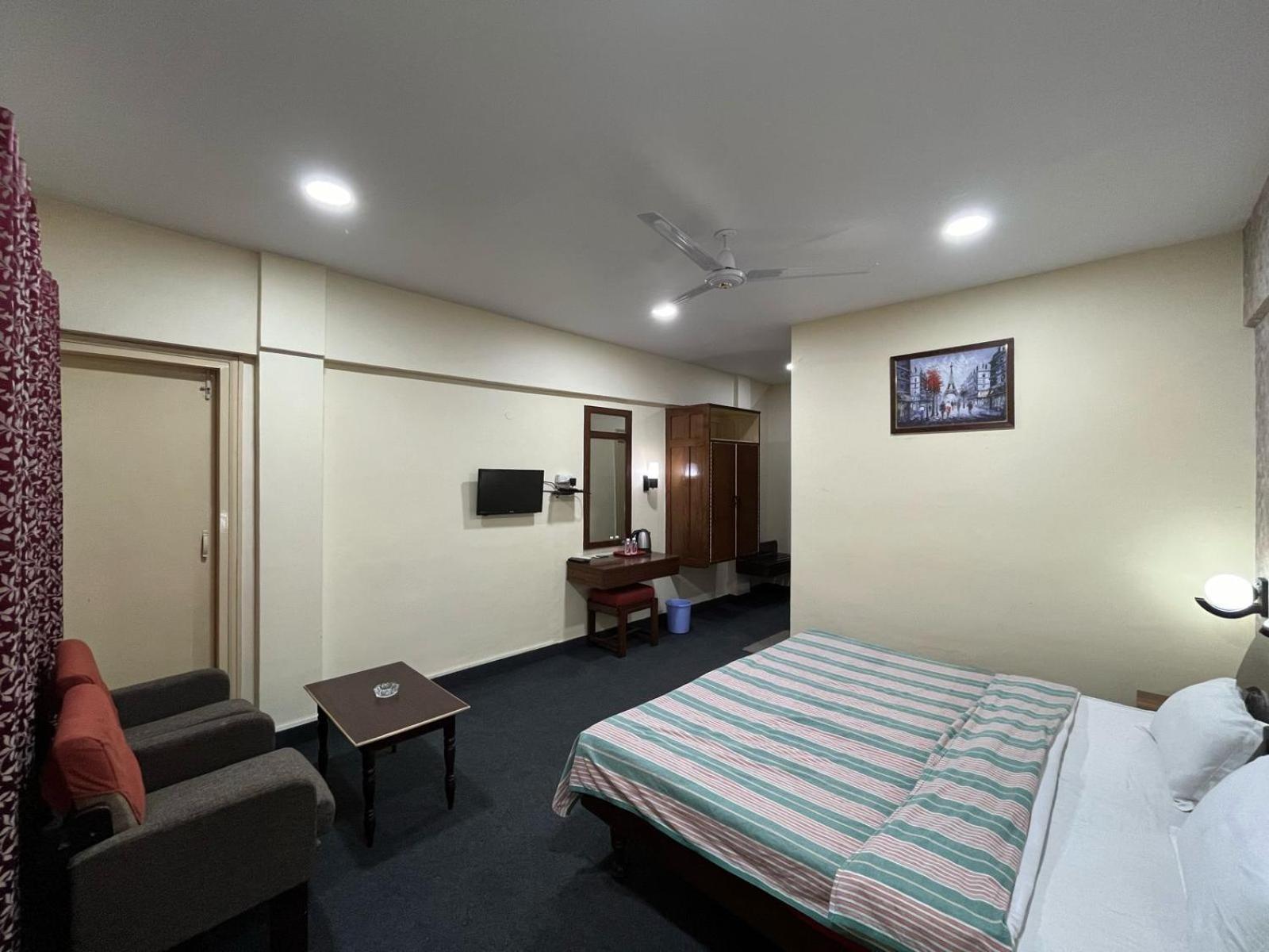 Gautam Hotel Varanasi Exterior foto