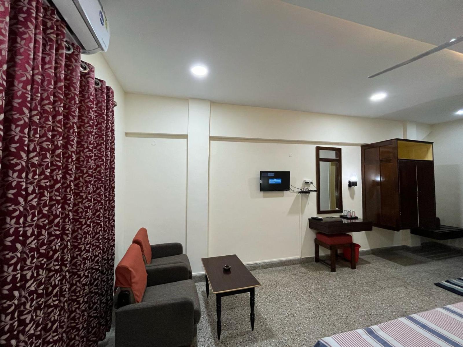 Gautam Hotel Varanasi Exterior foto