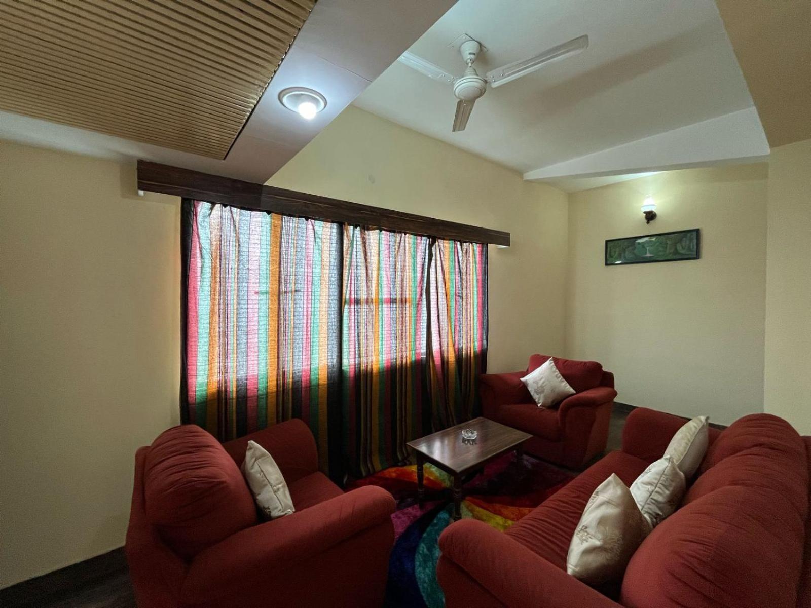 Gautam Hotel Varanasi Exterior foto