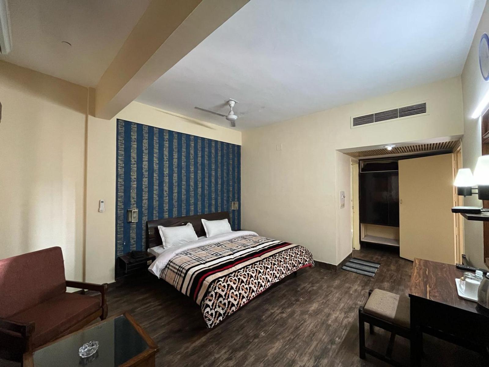 Gautam Hotel Varanasi Exterior foto