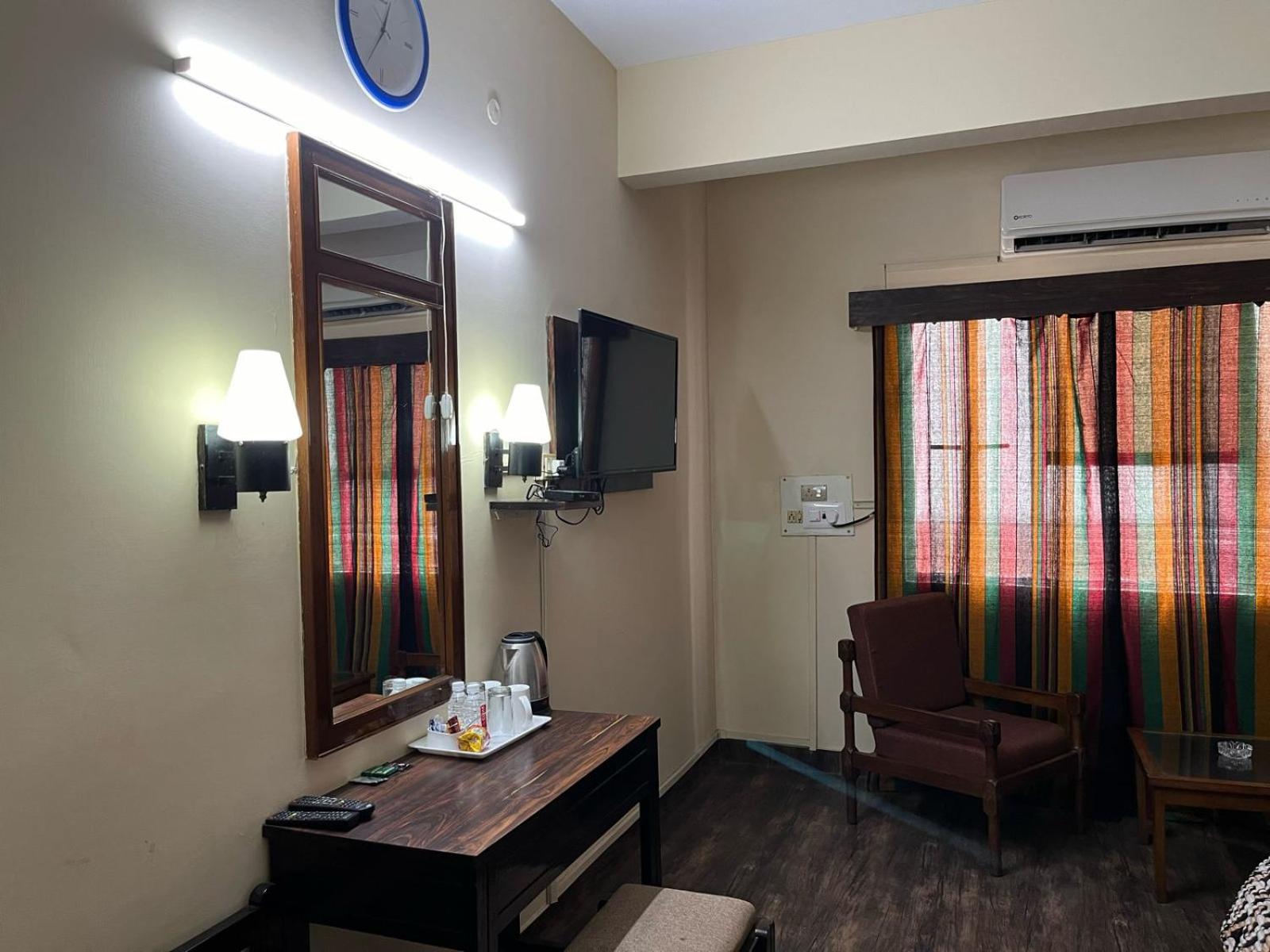 Gautam Hotel Varanasi Exterior foto