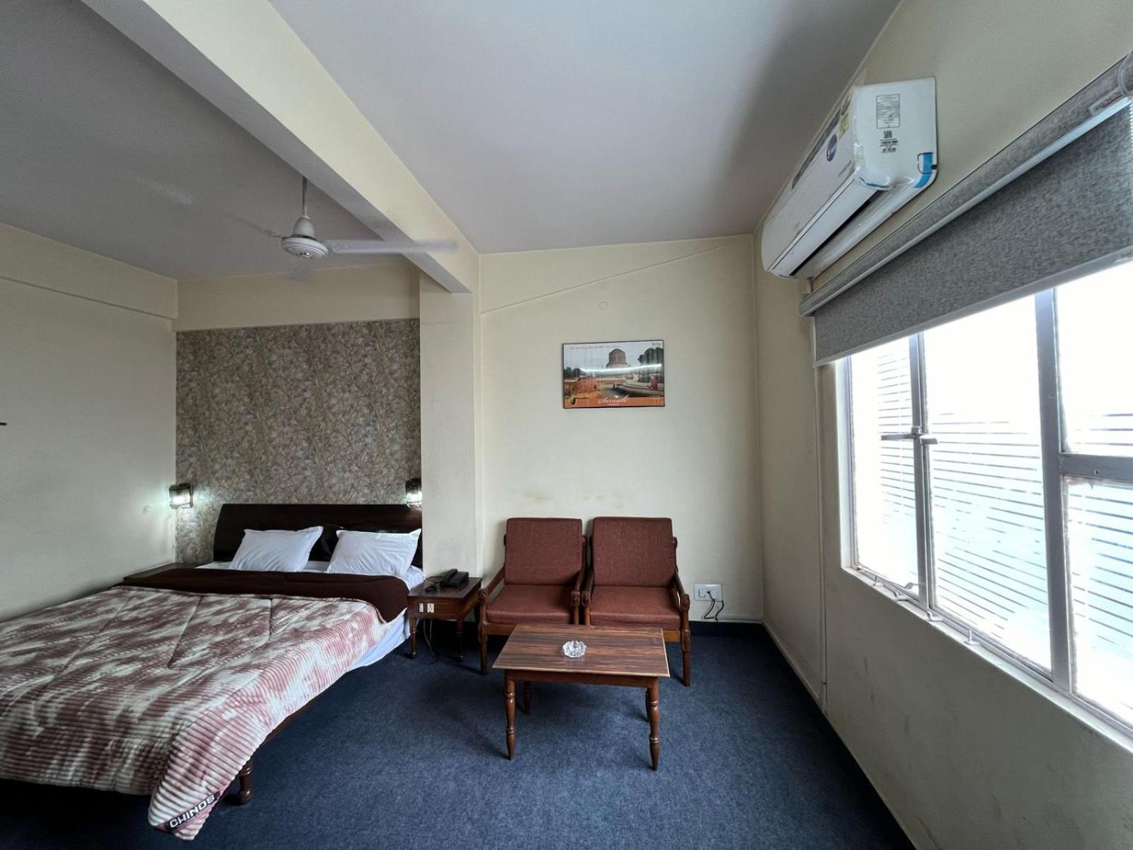 Gautam Hotel Varanasi Exterior foto