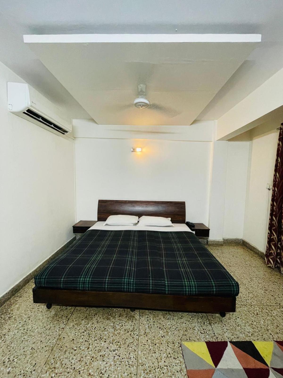 Gautam Hotel Varanasi Exterior foto