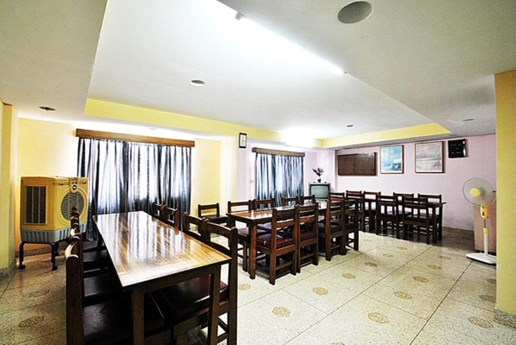 Gautam Hotel Varanasi Exterior foto